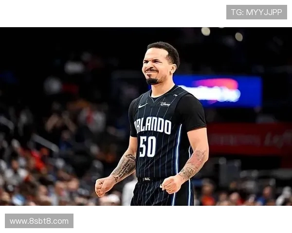 安东尼状态全面回升全队虽疲惫仍积极拼搏展现团结与斗志